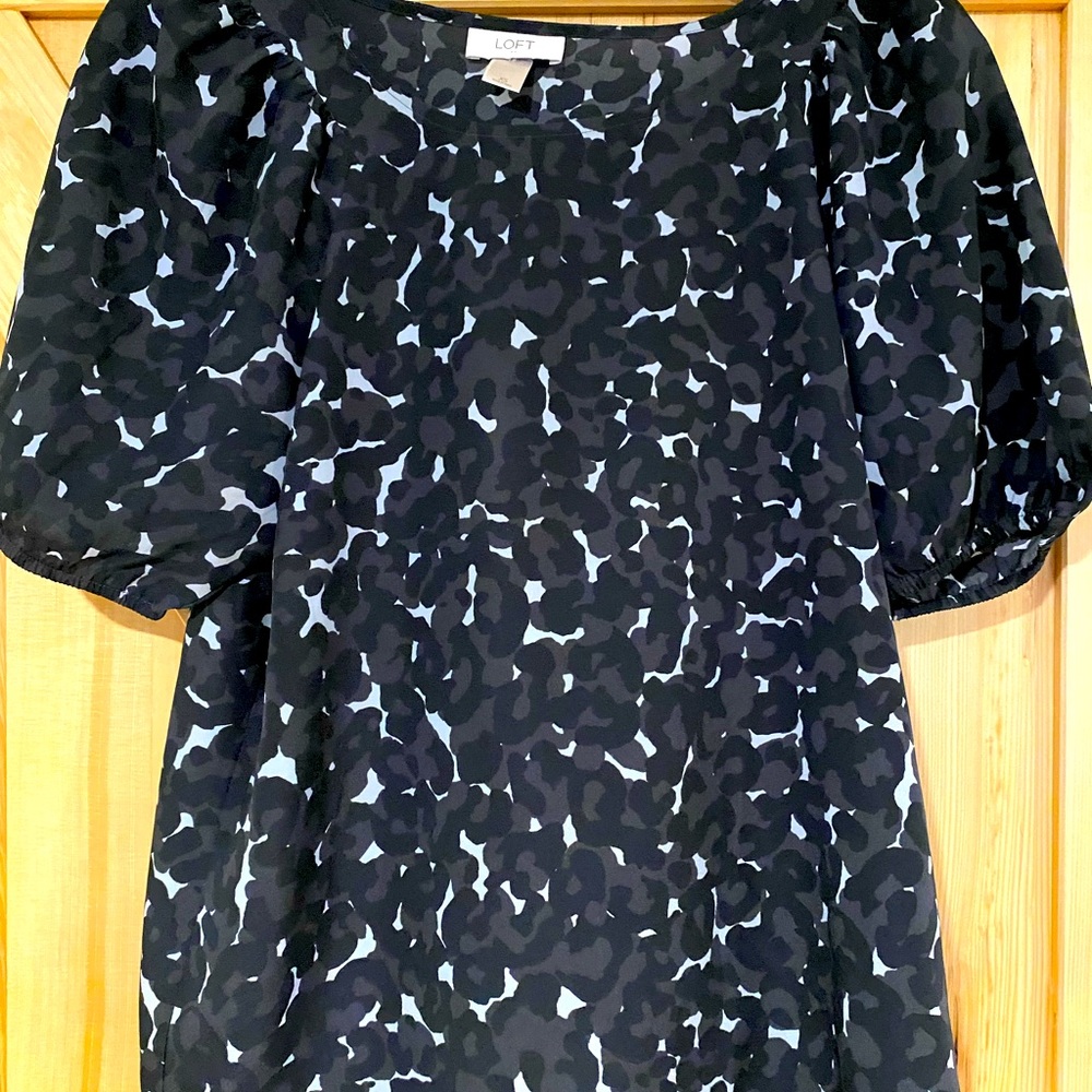 Loft short sleeve blouse w/ puff sleeves